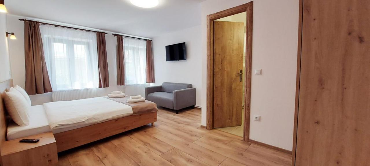 Lindenhaus Hotel Sibiu Buitenkant foto